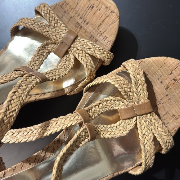 Women’s size 10M | Carlos Santana Braided cork | Tan and Gold wedges - Picture 10 of 10